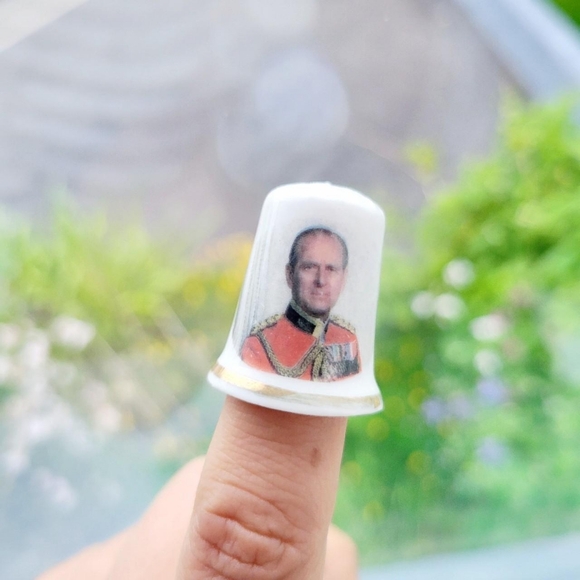 Vintage Prince Phillip Duke of Edinburgh Royal Family Fine Bone China Thimble - Picture 2 of 8